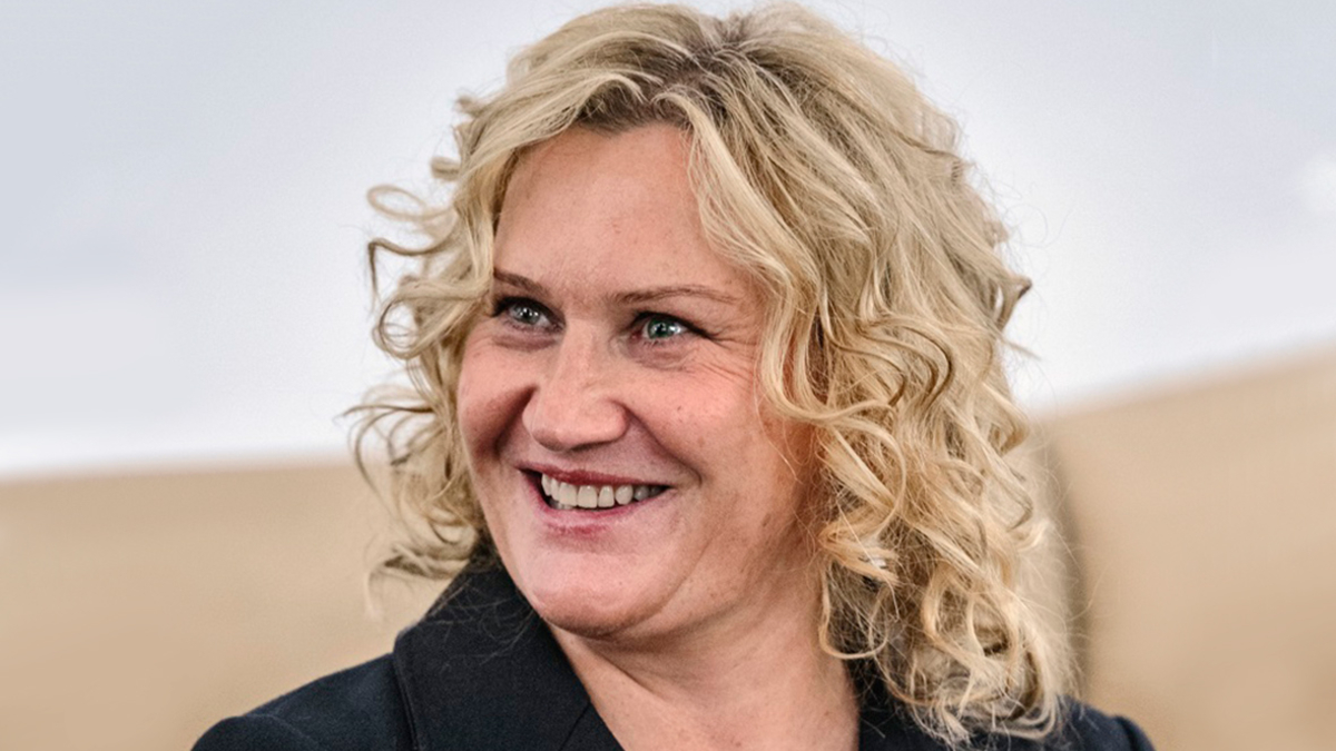 Стриптиз биі және қазақ әйелдерінің порносы Бэйли Джеймен бірге порно