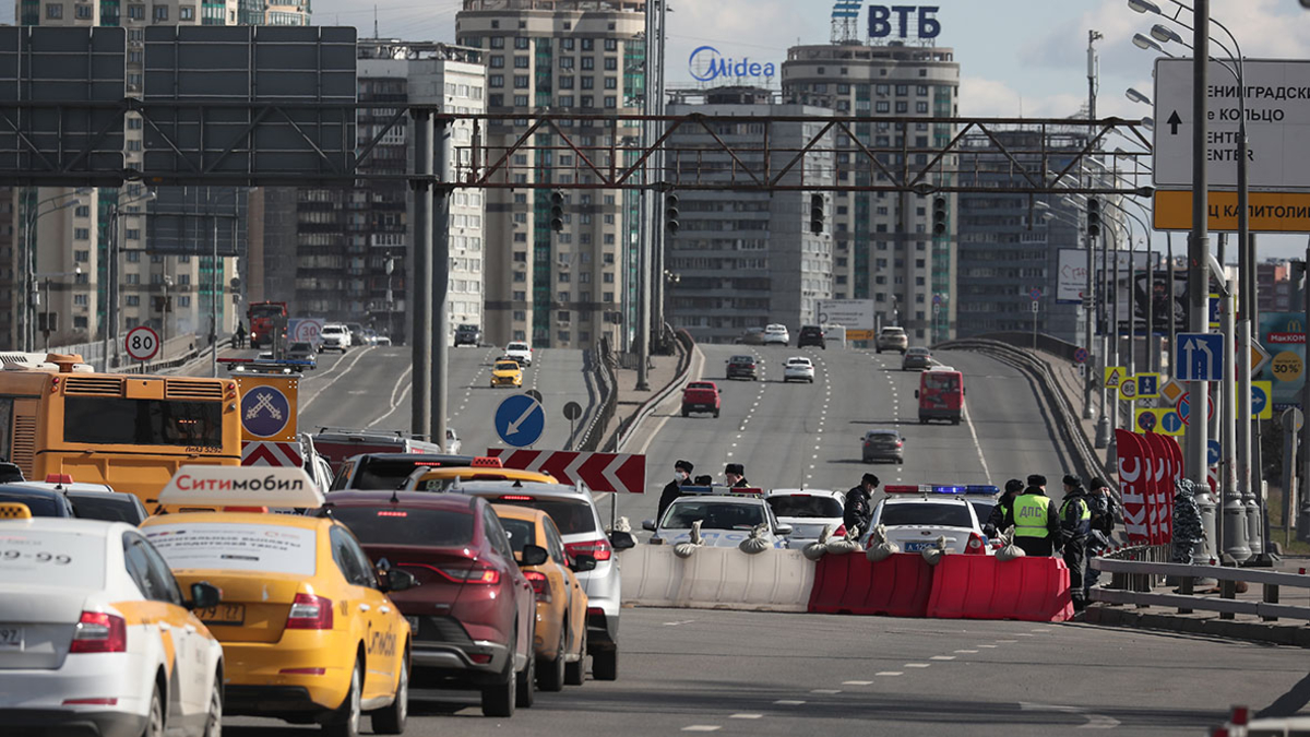 В Москве и Подмосковье запретили поездки без пропусков — РБК