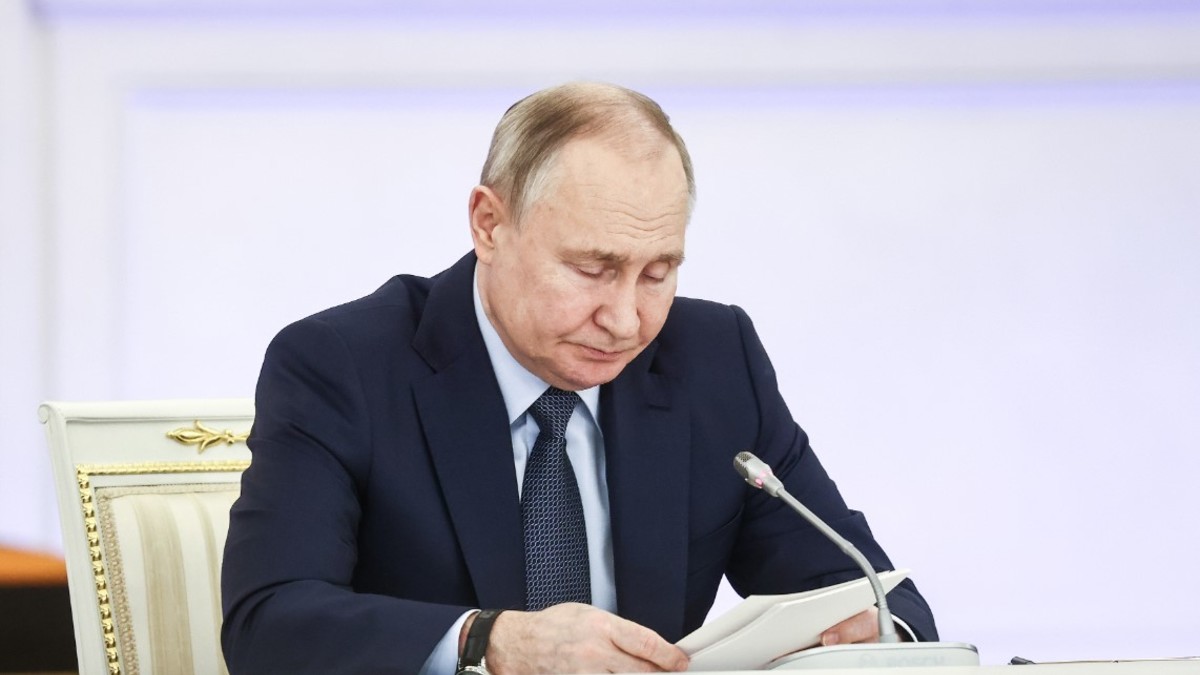 Путин подписал указ о награждении двух тюменцев.