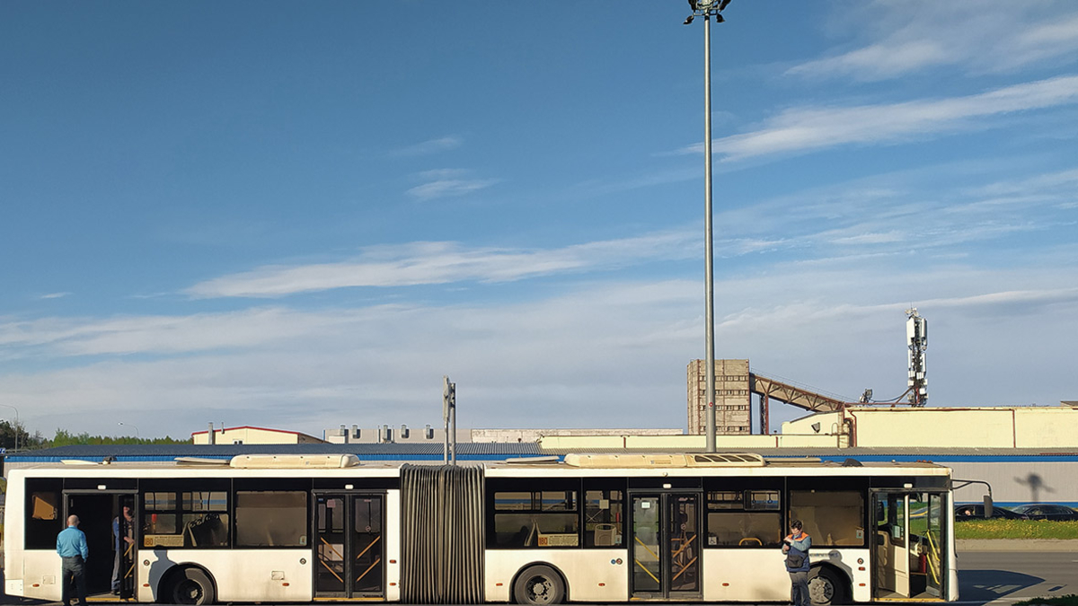 В Петербурге предложили отправить в Мариуполь старые городские автобусы —  РБК