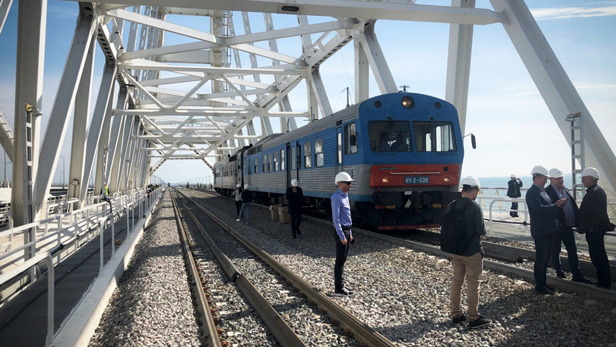 На юге Казахстана под тяжестью поезда обвалилась часть моста – в КТЖ прокомментировали