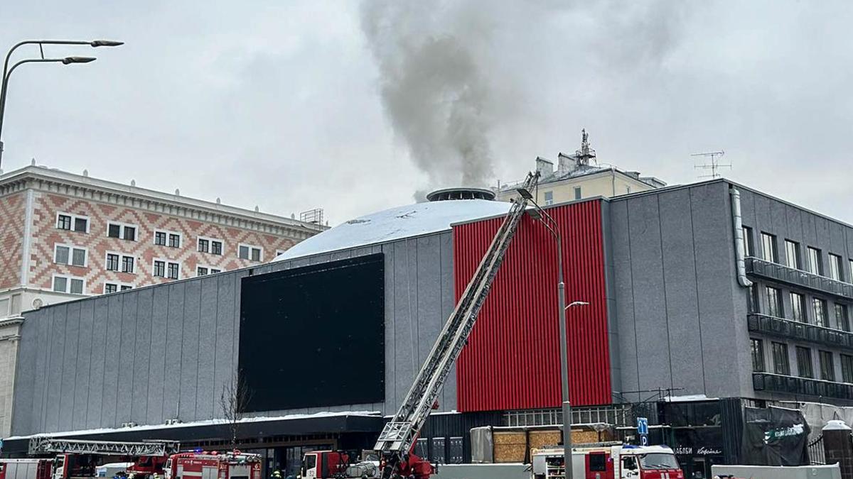 В центре Москвы загорелся Театр сатиры — РБК