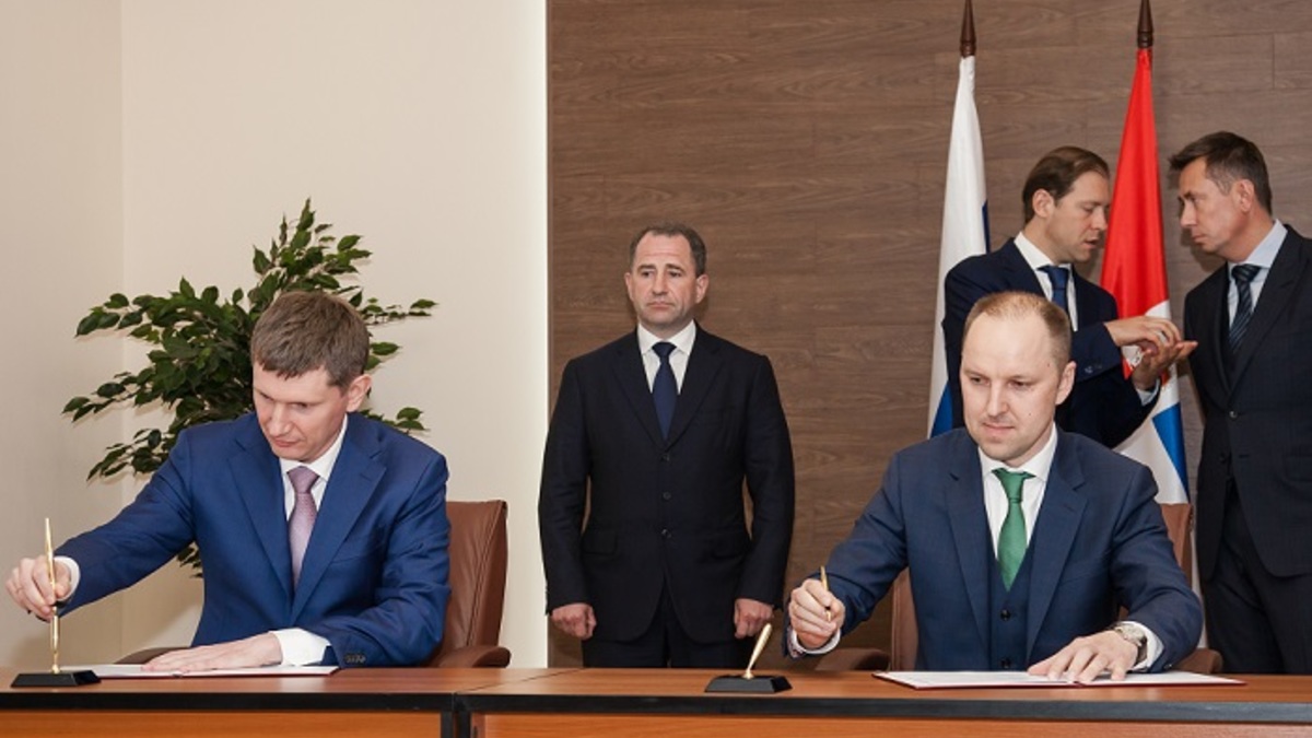 Контракт до 2024 года сегодня был подписан главой Прикамья Максимом Решетниковым и генеральным директором АО «Сибур-Химпром» Константином Юговым.