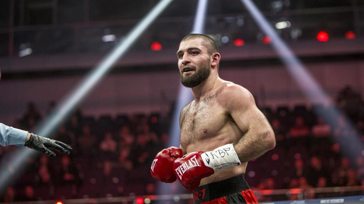 Магомед Курбанов в бою за чемпионский титул WBA потерпел первое поражение в  карьере — РБК