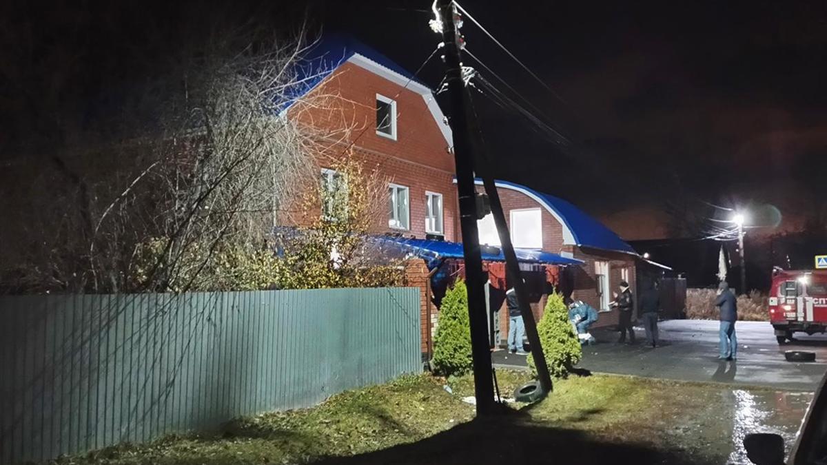 Обстановка у жилого дома в Коркино, где после убийства женщины-таксиста произошли волнения, 25 октября 2024 г.