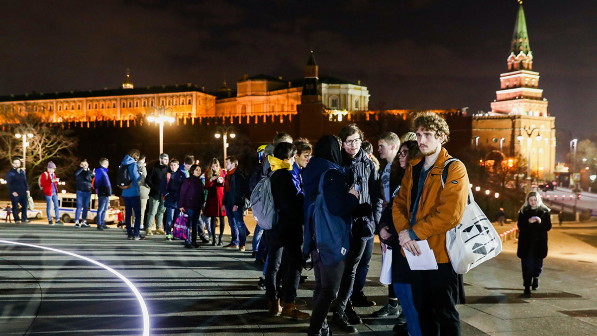 Очереди на одиночные пикеты предложили признать митингом — РБК