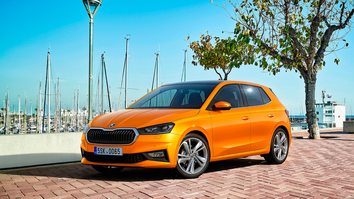 Новая Skoda Fabia: турбомоторы, сенсорные экраны и «умные» функции ::  Autonews