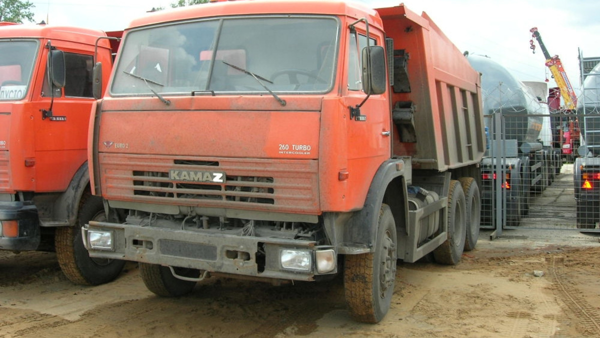 На Алтае водитель КамАЗа переехал инспектора ДПС :: Autonews