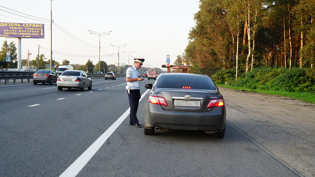 Езжу по обочине, потому что плачу налоги». Нарушители — о своей правоте ::  Autonews