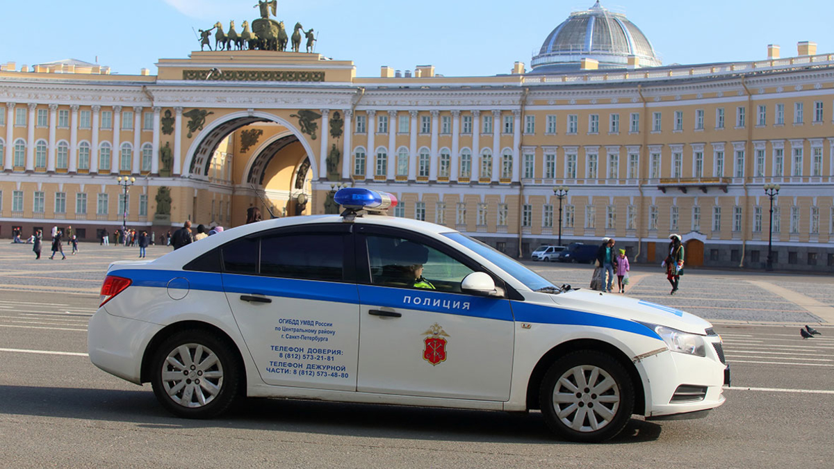 В Петербурге выписали штраф в ₽15 тыс. гулявшему с ребенком мужчине — РБК