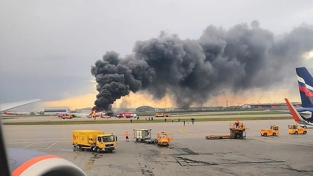 Пожар и гибель людей в SSJ100 в Шереметьево. Главное — РБК