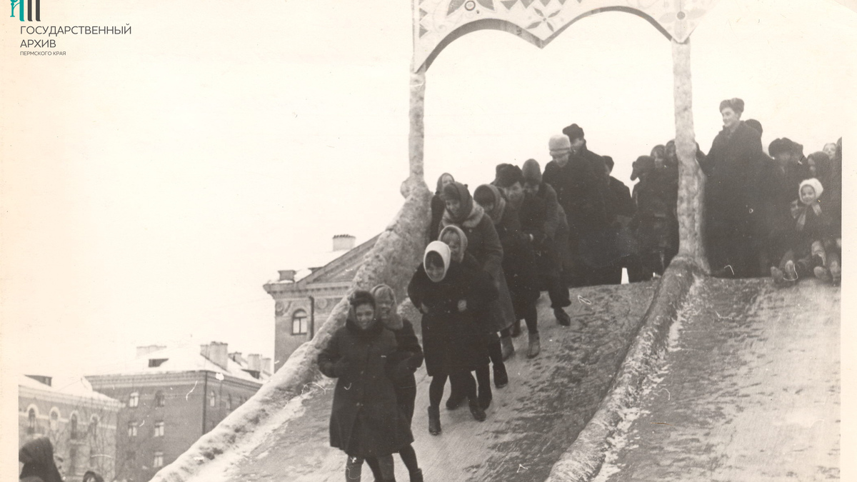 Фотоподборка: как Пермь в разные годы отмечала Новый год — РБК