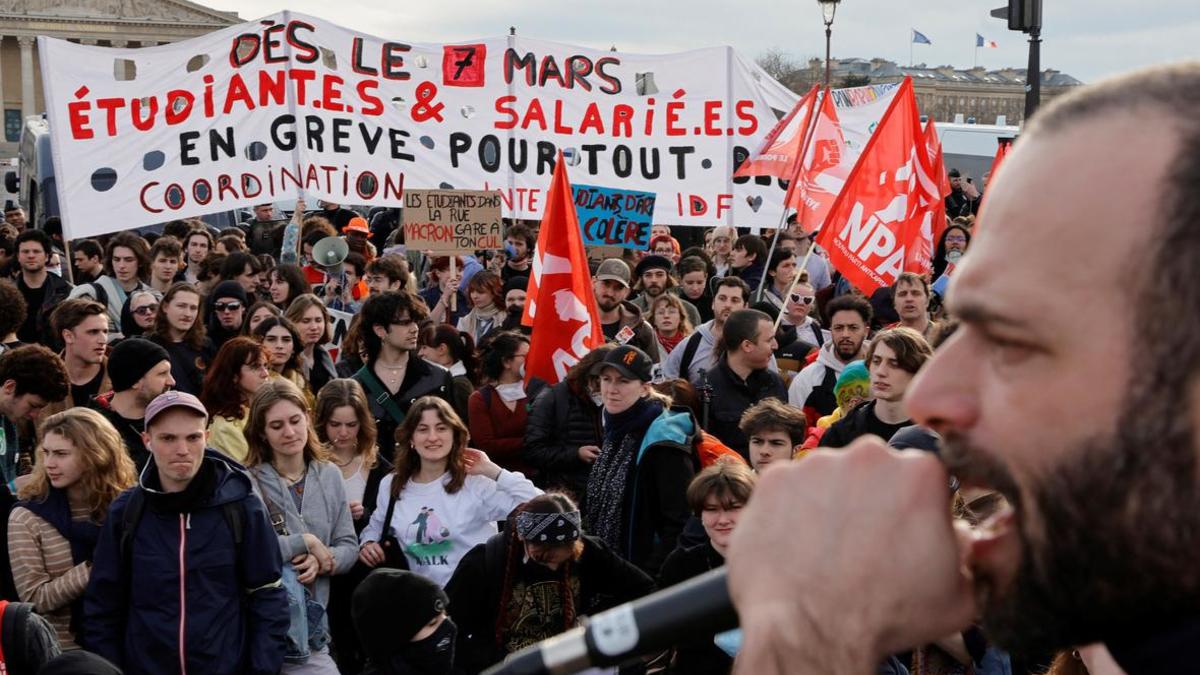 Как выглядели протесты во Франции из-за пенсионной реформы. Фото и видео —  РБК