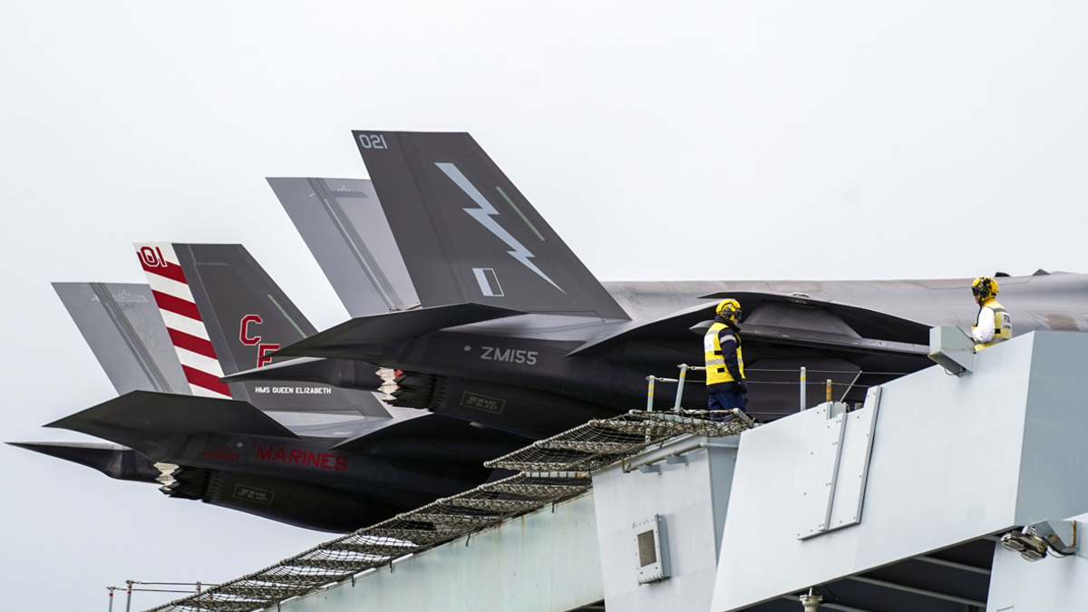   F-35   -       Lentaru