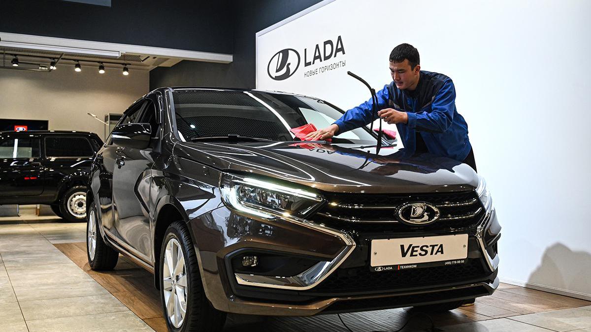 АвтоВАЗ назвал цену Lada Vesta нового поколения — РБК