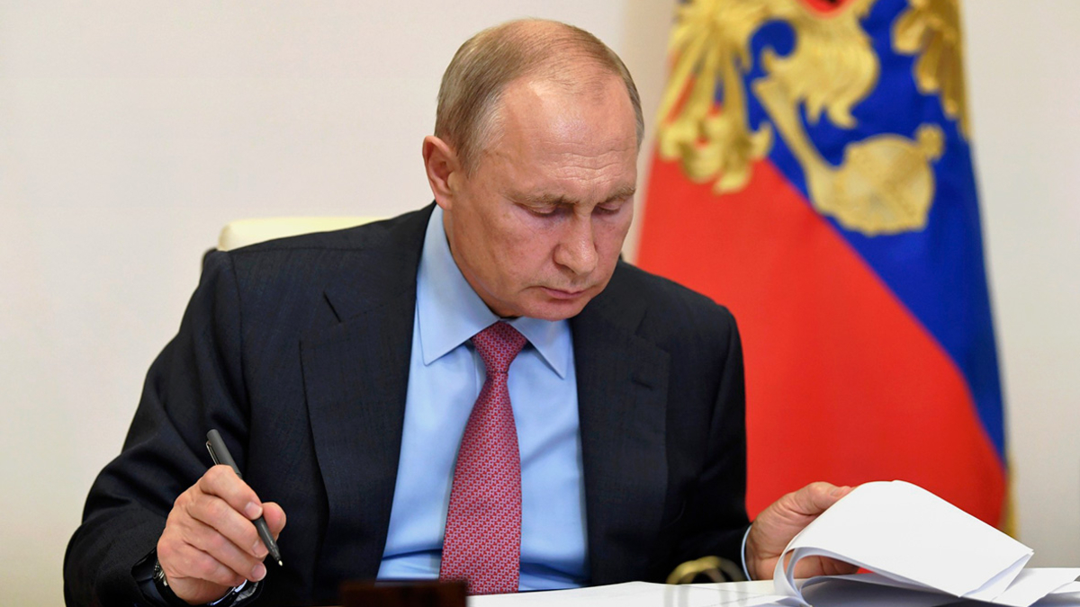 Путин Подписывает Указ Фото