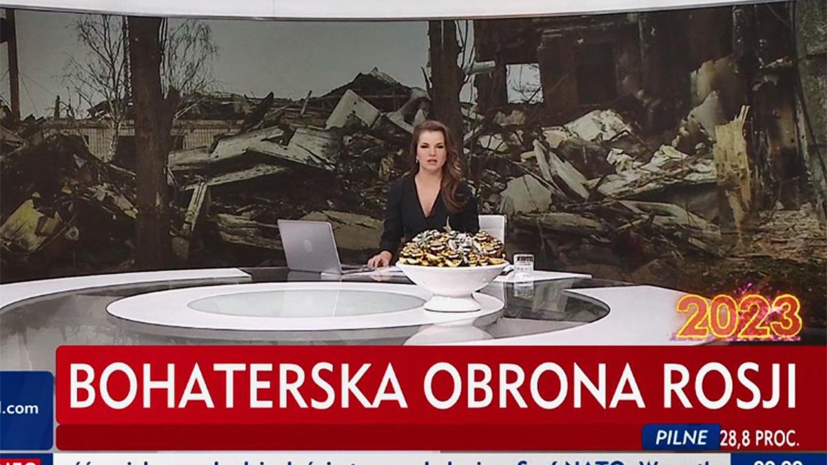 На польском ТВ появилась бегущая строка «Героическая оборона России» — РБК