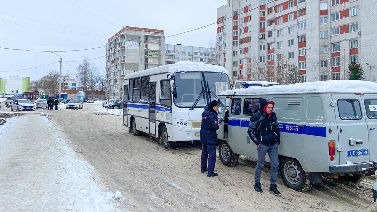 Ученица устроила стрельбу в брянской школе — РБК