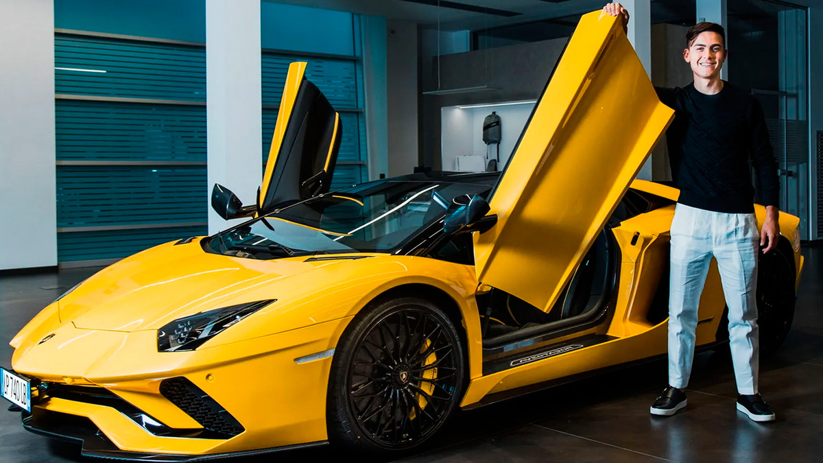 Пауло Дибала отметил 100-й гол за «Ювентус» покупкой родстера Lamborghini  :: Autonews