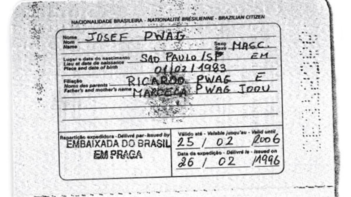 По данным Reuters, глава КНДР Ким Чен Ын и его отец Ким Чен Ир в 1990-е годы использовали нелегально полученные бразильские паспорта, чтобы добиться въезда в страны Запада. Предполагается, что таким образом представители правящей в Северной Корее семьи искали варианты возможного бегства из страны.