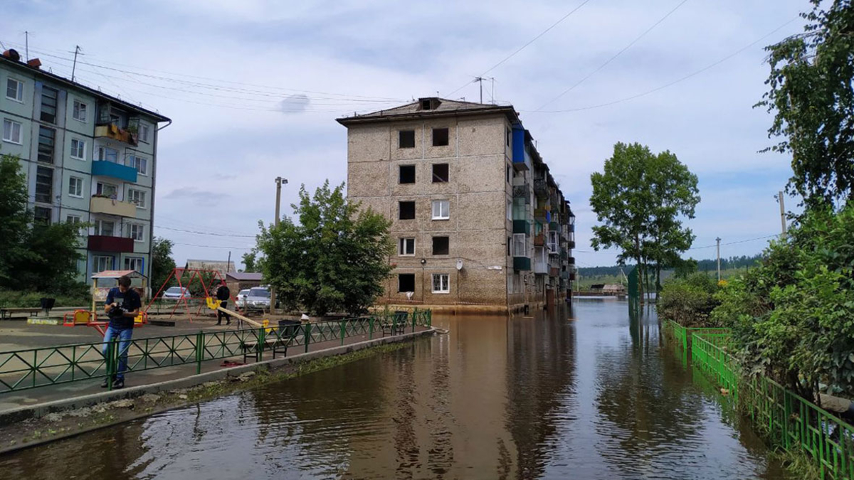 В Иркутске начали эвакуировать жителей из подтопленных из-за дождя домов —  РБК