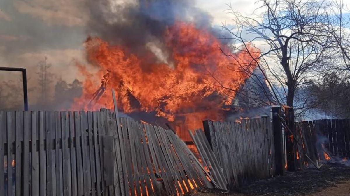 Губернатор сообщил о первом погибшем из-за пожаров в Иркутской области — РБК