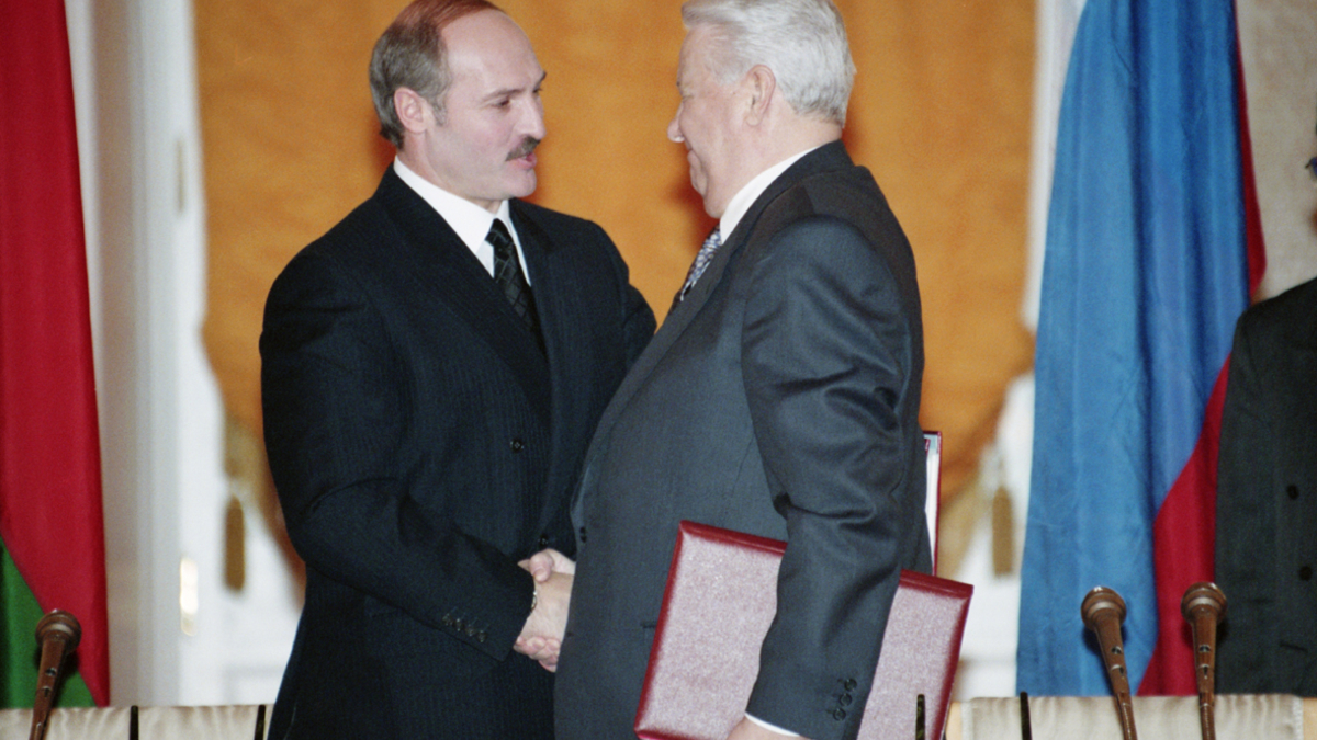 Александр Лукашенко и Борис Ельцин