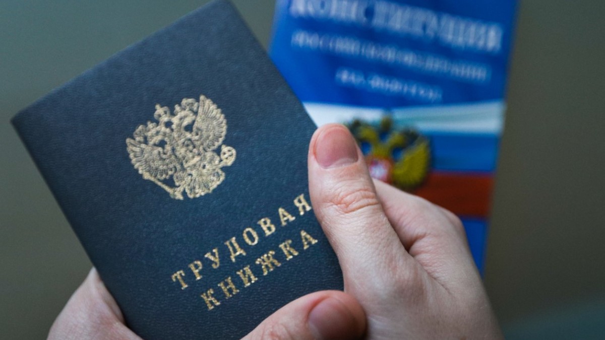 В 2023 году под сокращение попали 900 человек