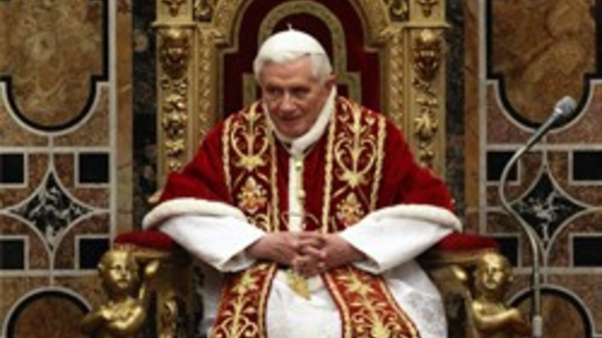 Гардероб Папы Римского: от сатурно до \