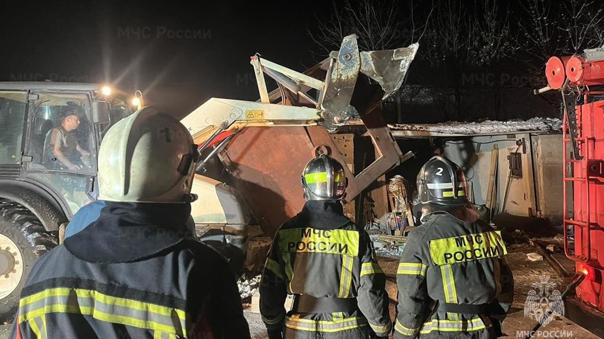 Два человека погибли после обрушения гаража в Иваново — РБК