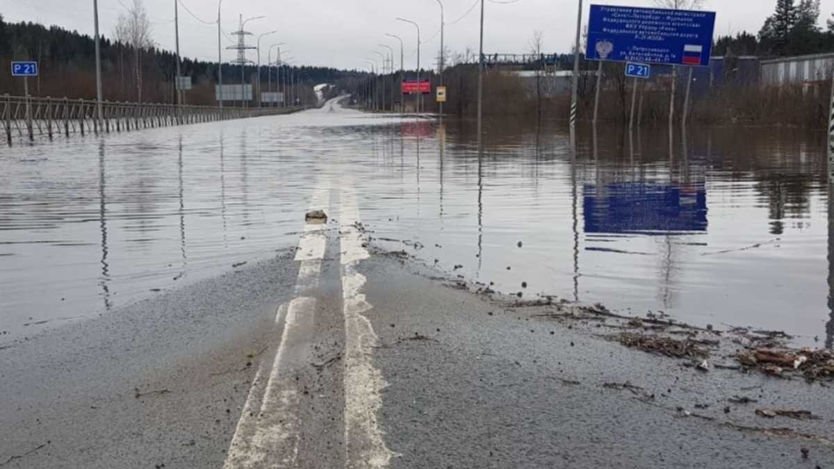 В Петрозаводске и пригороде из-за паводка перекрыли дороги — РБК