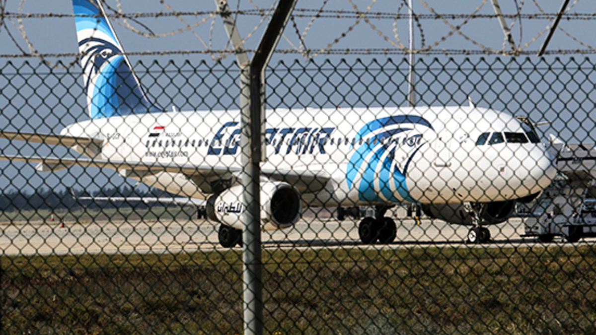 Угонщики захватили самолет EgyptAir — РБК