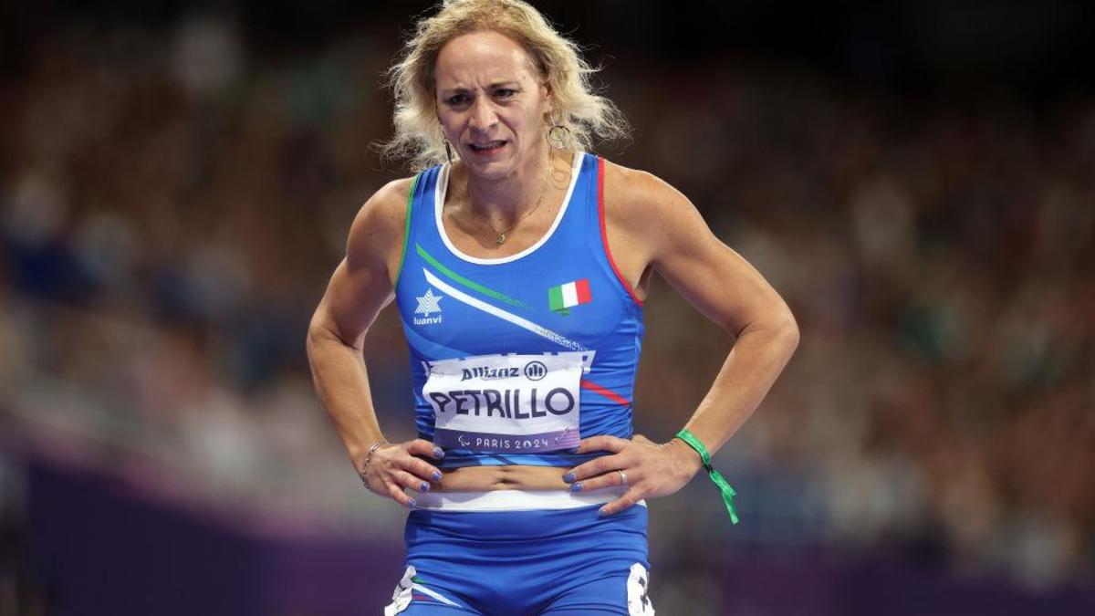 Досымның ұйықтап жатқан әйелінің суреті Әлеуметтік желідегі порноактрисалардың парақшалары