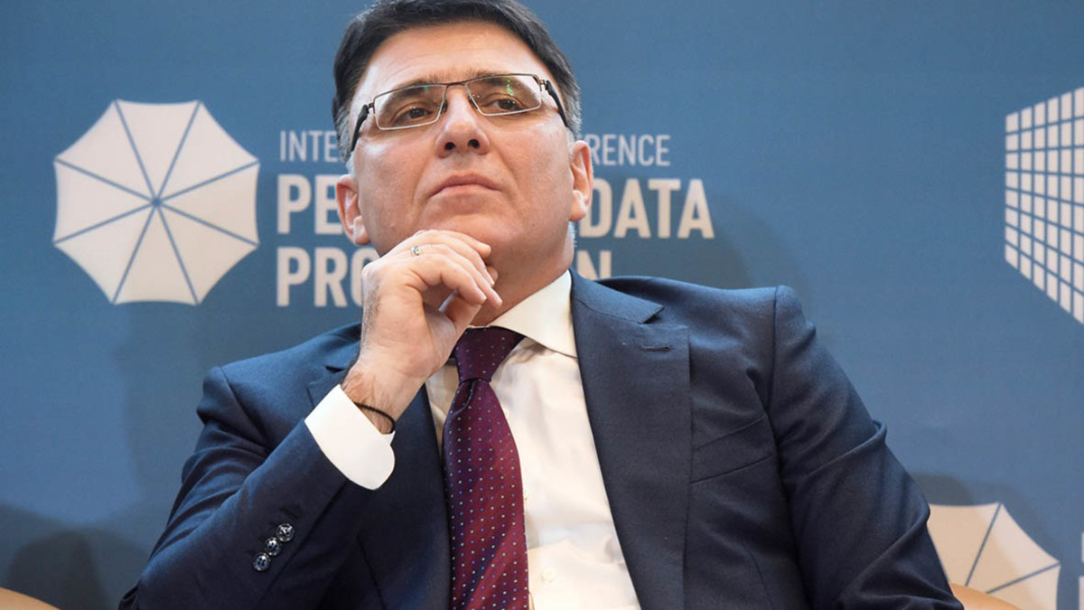 Александр Жаров