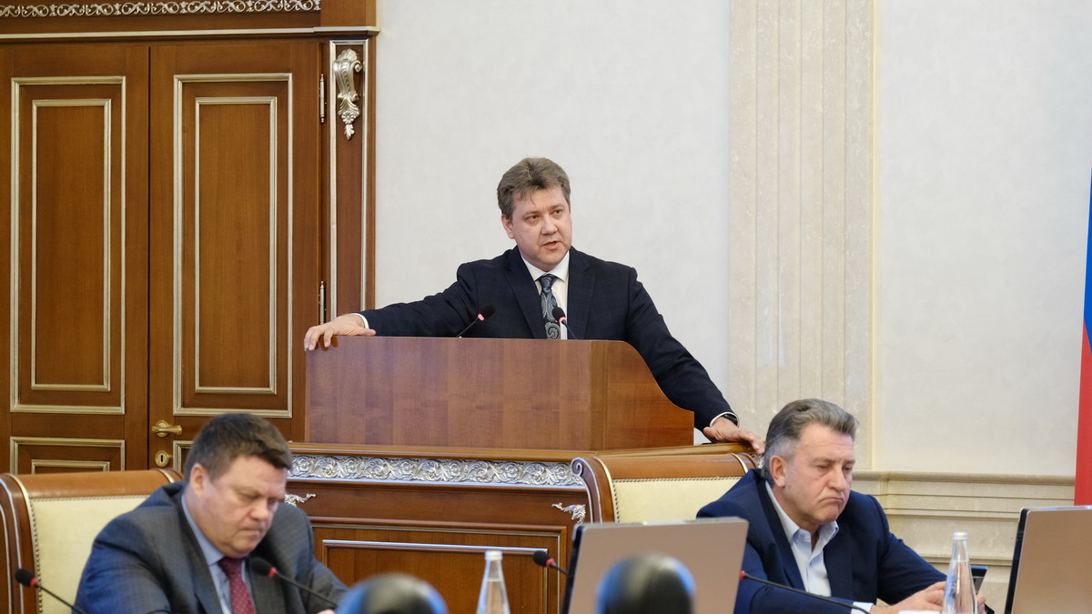 Министр финансов и налоговой политики региона Виталий Голубенко