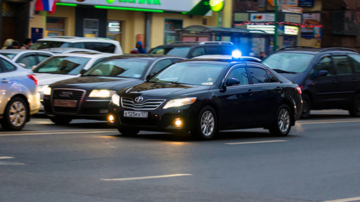 В Москве станет больше автомобилей с мигалками :: Autonews