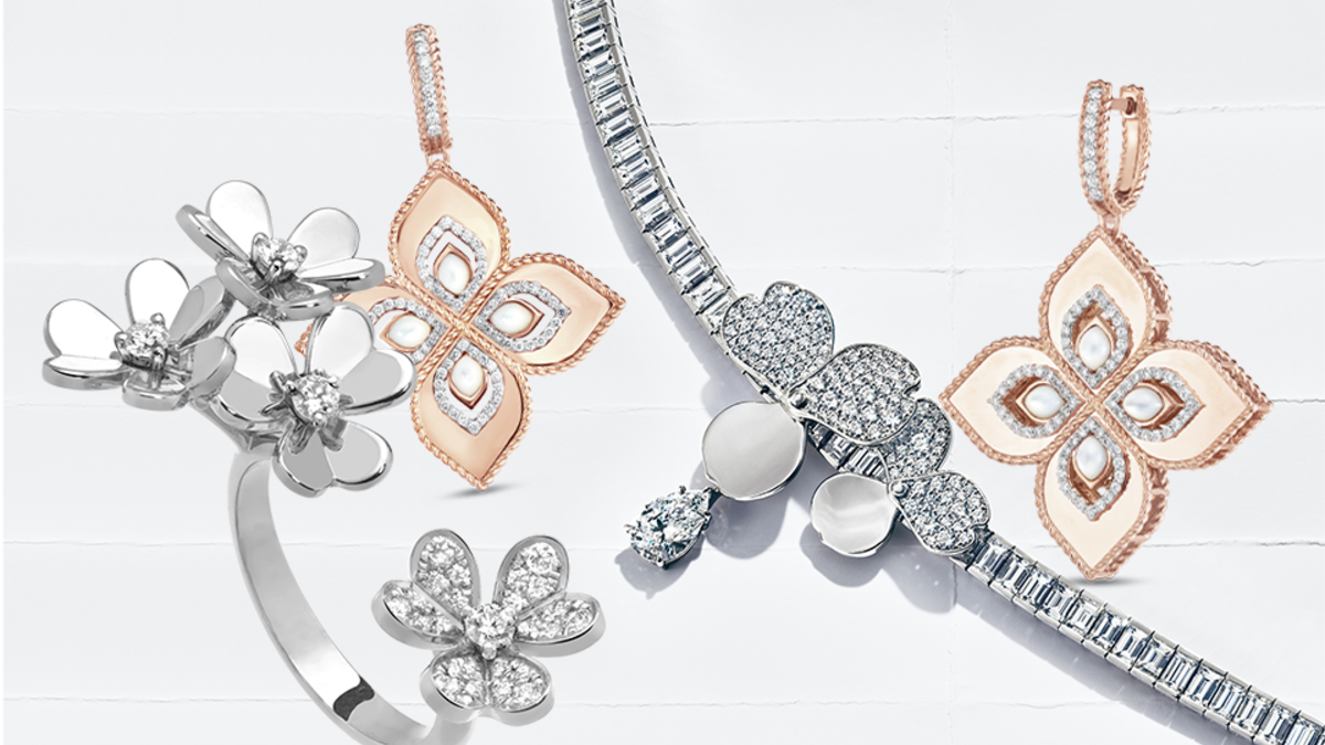 Браслет Frivole, Van Cleef & Arpels
Серьги Princess Flower, Roberto Coin
Колье Paper Flower, Tiffany & Co