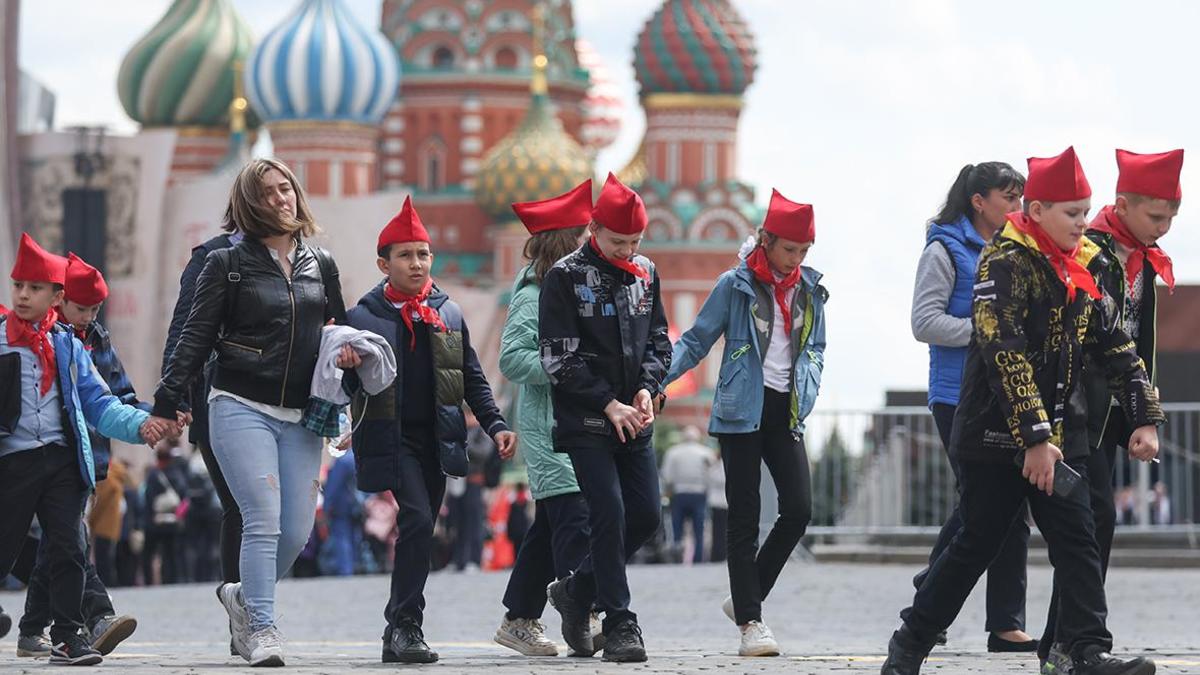 «Ведомости» узнали об обсуждении министерства патриотического воспитания —  РБК