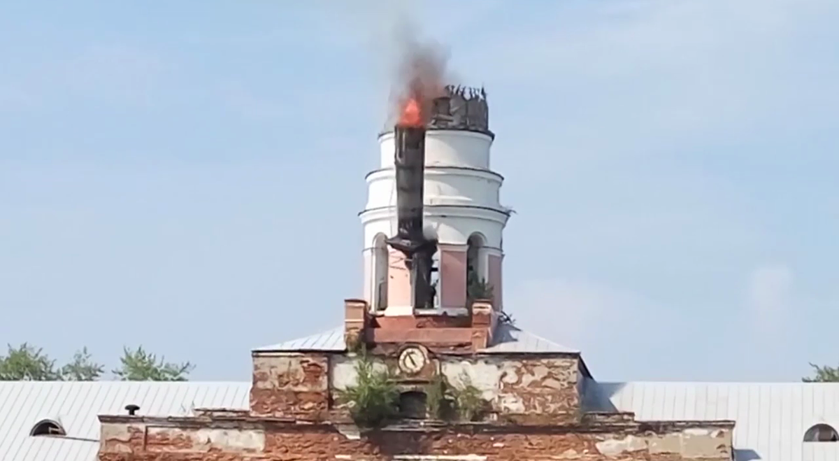 В Ижевске из-за пожара обрушился один из символов города