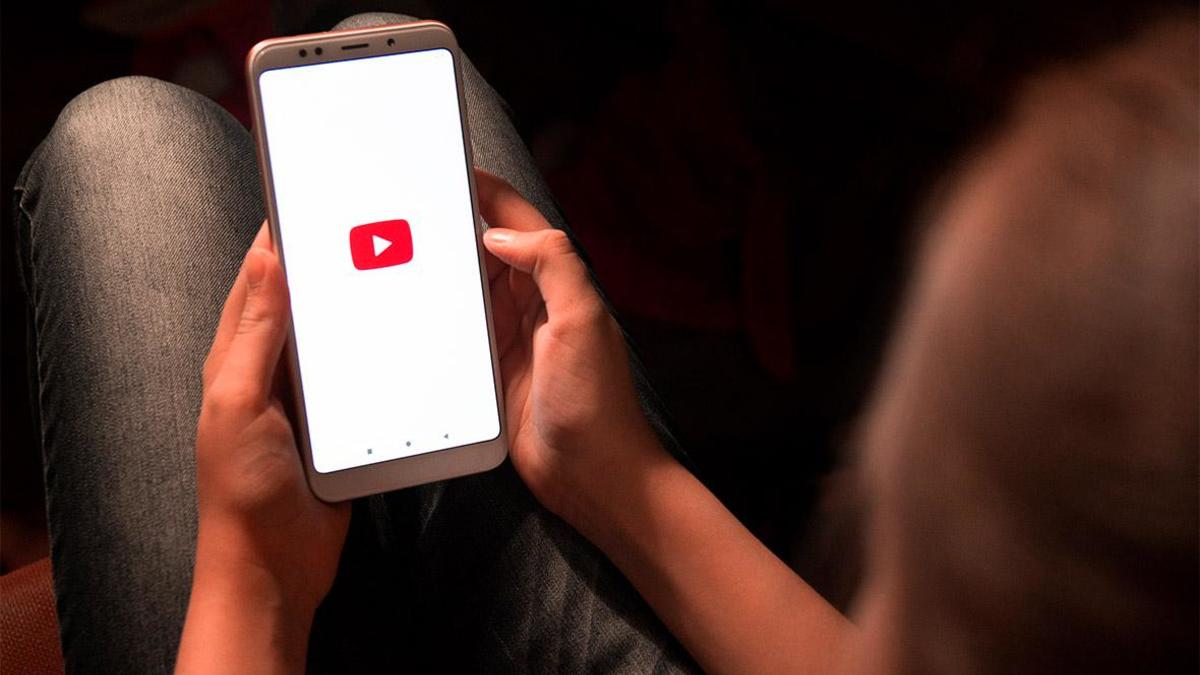 YouTube решил маркировать ролики на «деликатные темы», созданные ИИ — РБК