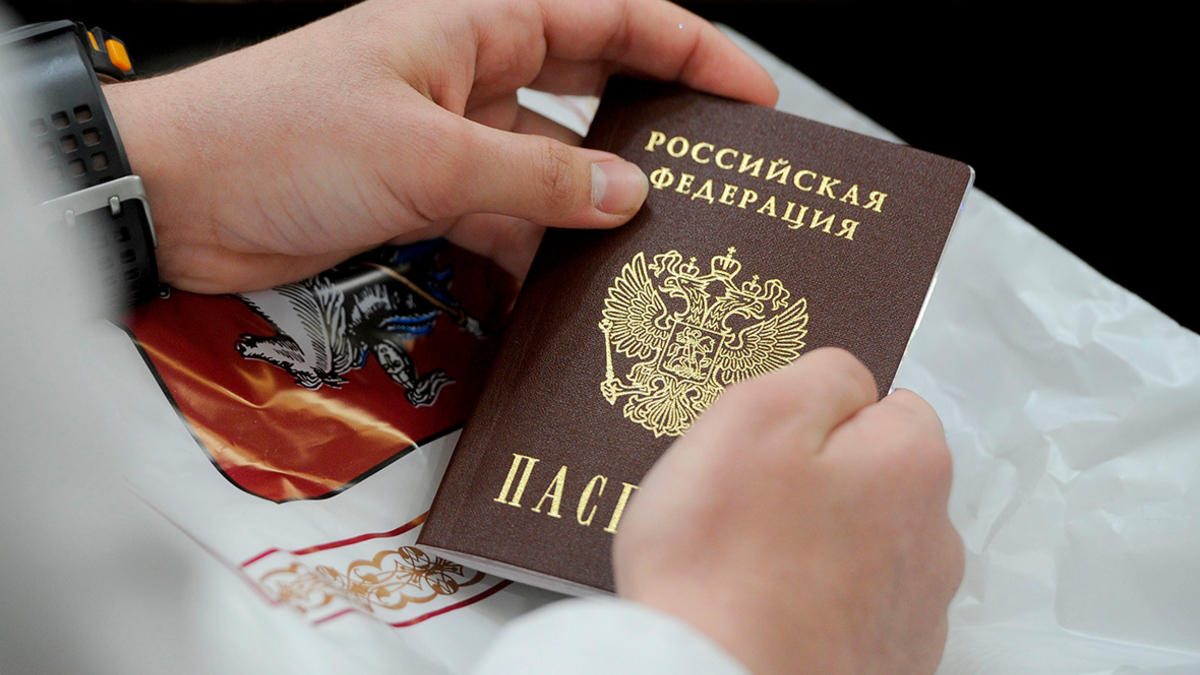 Почему мужчина не показывает паспорт при знакомстве