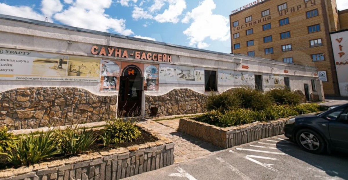 В комплексе находятся SPA-отель, сауна, гостиница, рестобар, кафе.