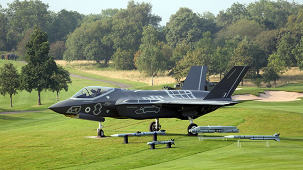 Модель истребителя F-35 пятого поколения