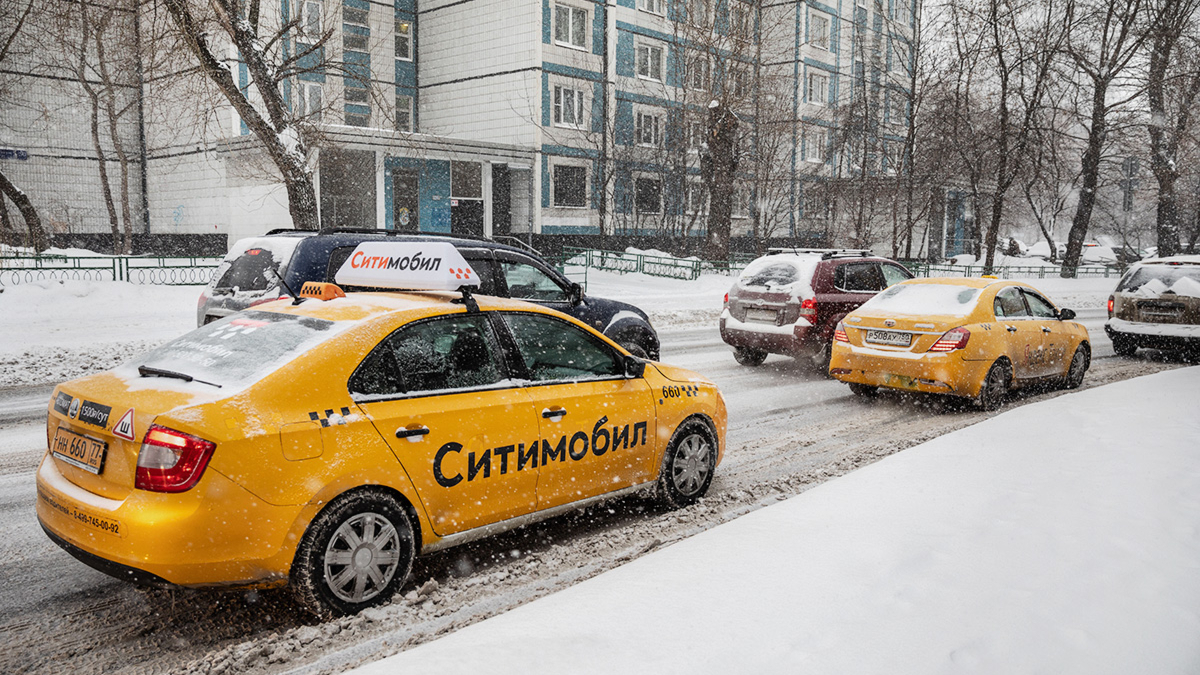 Автомобилисты сообщили, что стали чаще пользоваться такси — РБК