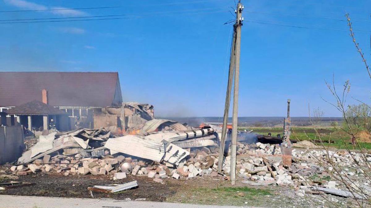 Снаряд полностью разрушил частный дом в белгородском селе Муром — РБК