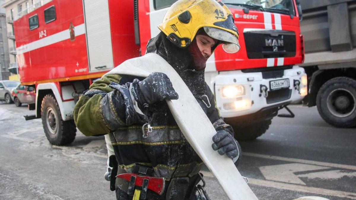 На юго-западе Москвы загорелась высотка — РБК