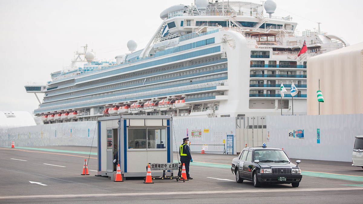 Круизный лайнер Diamond Princess