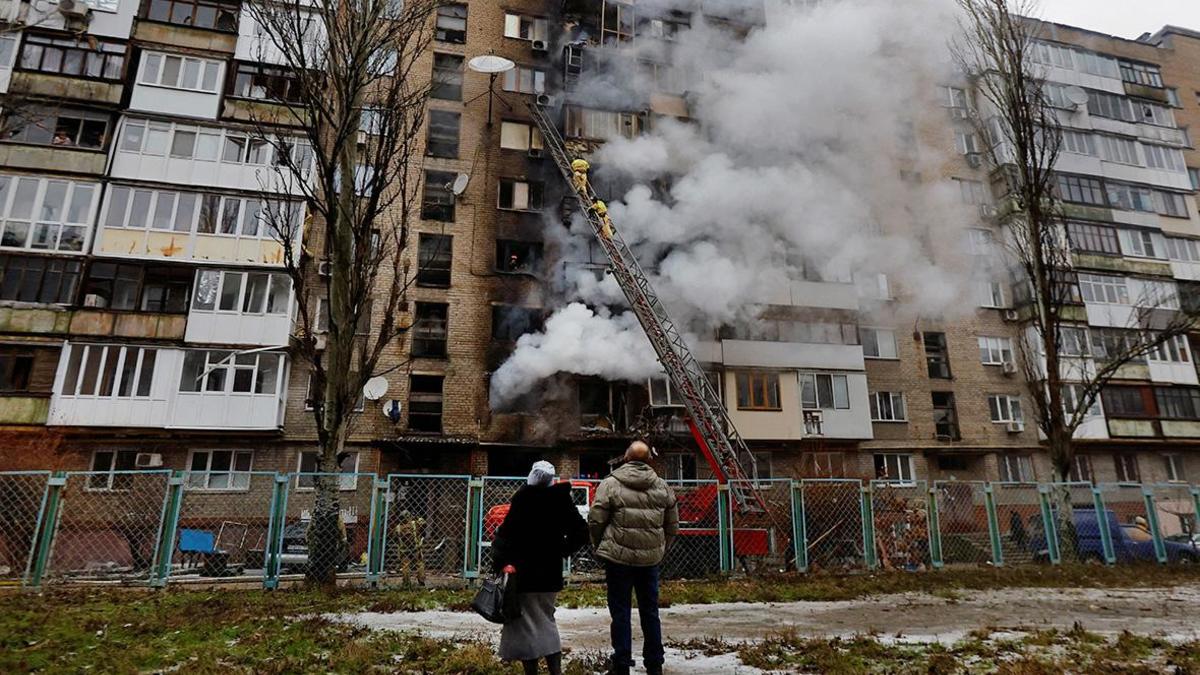 В Донецке под удары ВСУ попали школа, больница и жилая многоэтажка — РБК