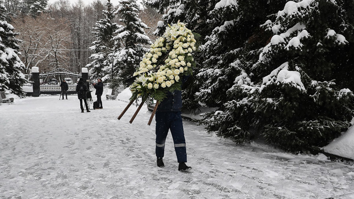 Церемония прощания с Леонидом Куравлевым прошла в Центральной клинической больнице в Москве