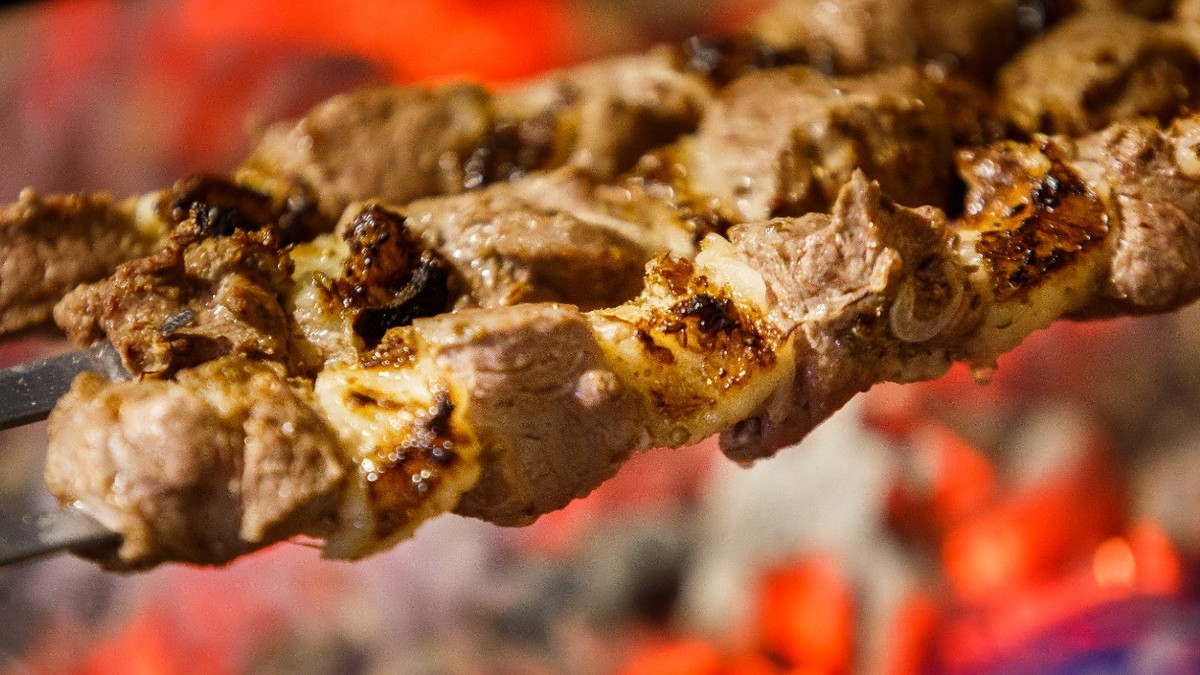 Чкетыре заведения общепита не имели документов на мясо